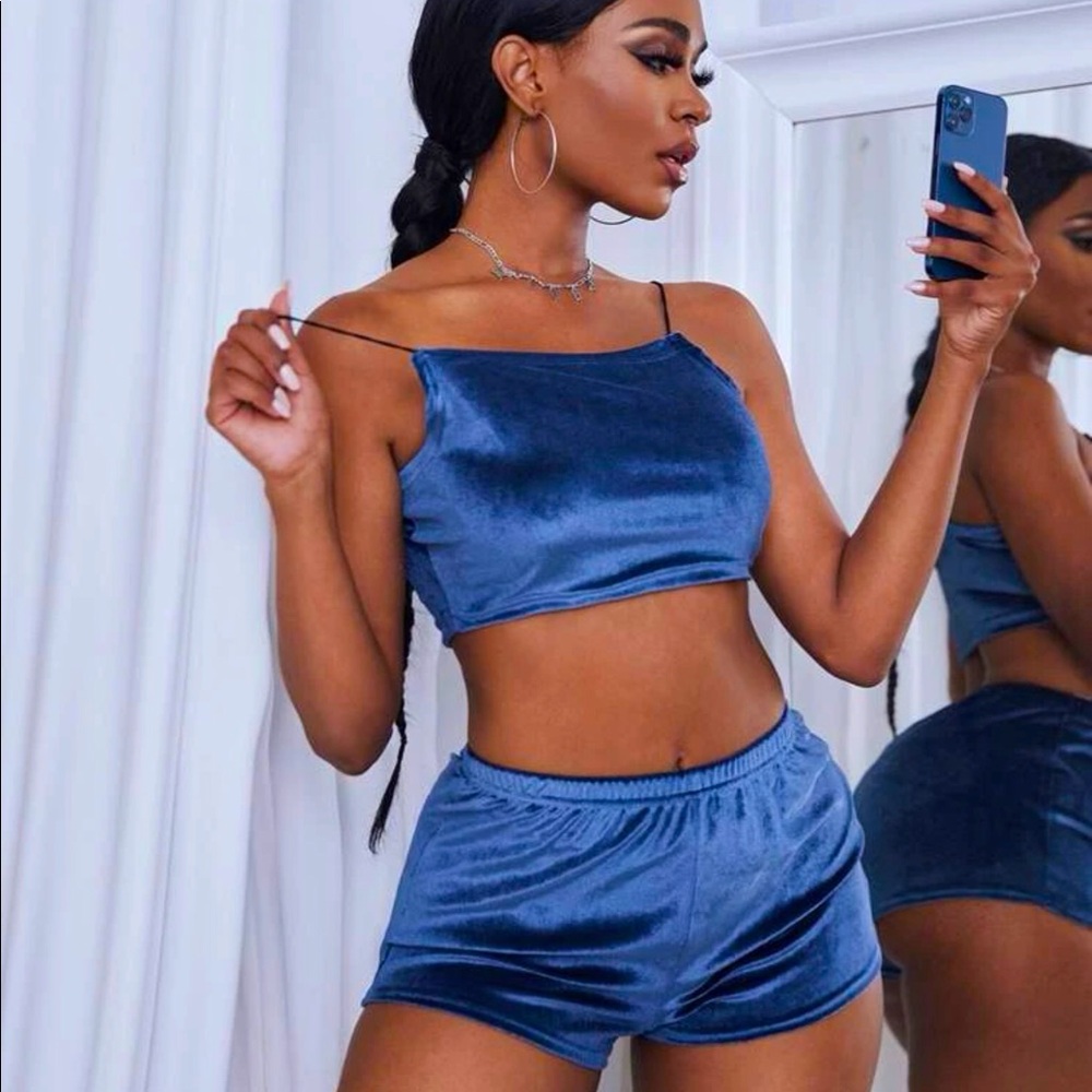 Blue velvet pj set 😍 very stretchy too 😩💙